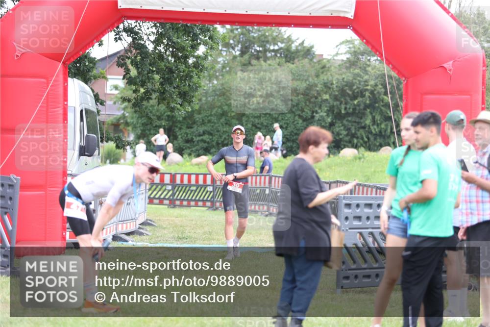21.06.2026 - 29. Vierlanden-Triathlon Andreas Tolksdorf http://msf.ph/oto/9889005 21.06.2026 12:10:54 Ziel 30, 30 meine-sportfotos.de