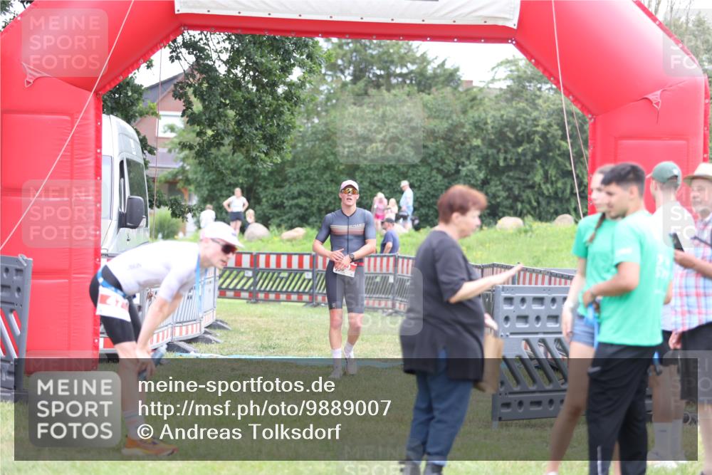 21.06.2026 - 29. Vierlanden-Triathlon Andreas Tolksdorf http://msf.ph/oto/9889007 21.06.2026 12:10:54 Ziel 30, 30 meine-sportfotos.de