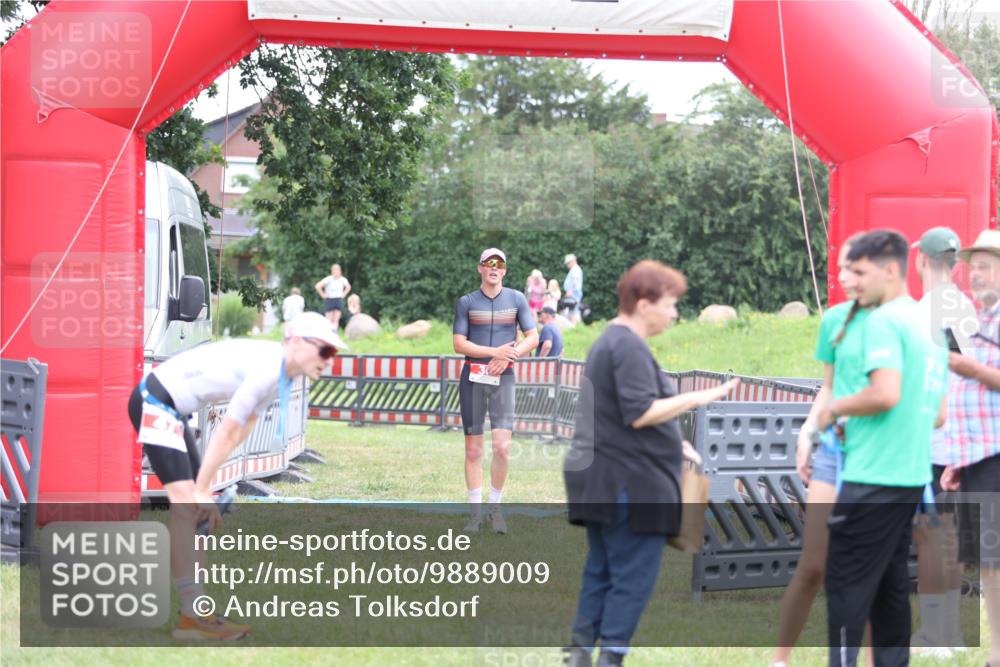 21.06.2026 - 29. Vierlanden-Triathlon Andreas Tolksdorf http://msf.ph/oto/9889009 21.06.2026 12:10:54 Ziel 30, 30 meine-sportfotos.de