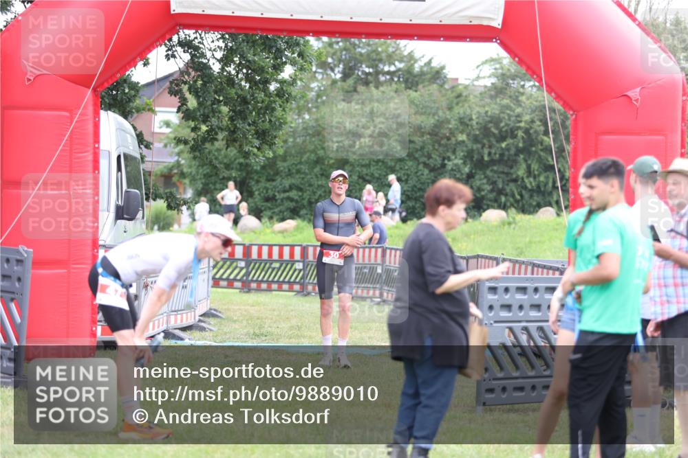 21.06.2026 - 29. Vierlanden-Triathlon Andreas Tolksdorf http://msf.ph/oto/9889010 21.06.2026 12:10:54 Ziel 30, 30 meine-sportfotos.de