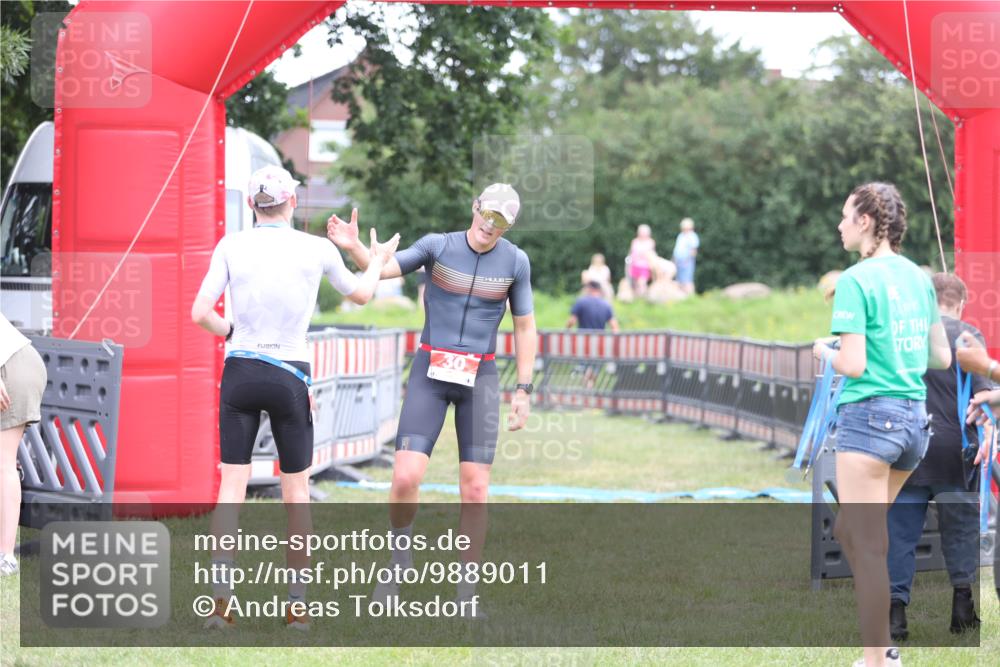 21.06.2026 - 29. Vierlanden-Triathlon Andreas Tolksdorf http://msf.ph/oto/9889011 21.06.2026 12:11:00 Ziel  meine-sportfotos.de