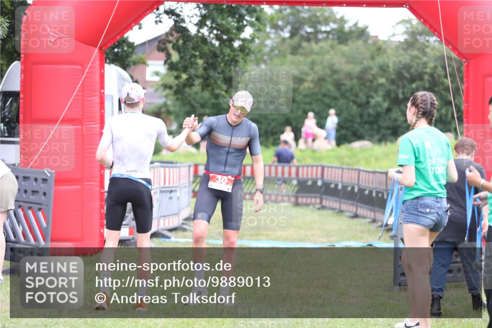 21.06.2026 - 29. Vierlanden-Triathlon Andreas Tolksdorf http://msf.ph/oto/9889013 21.06.2026 12:11:00 Ziel  meine-sportfotos.de