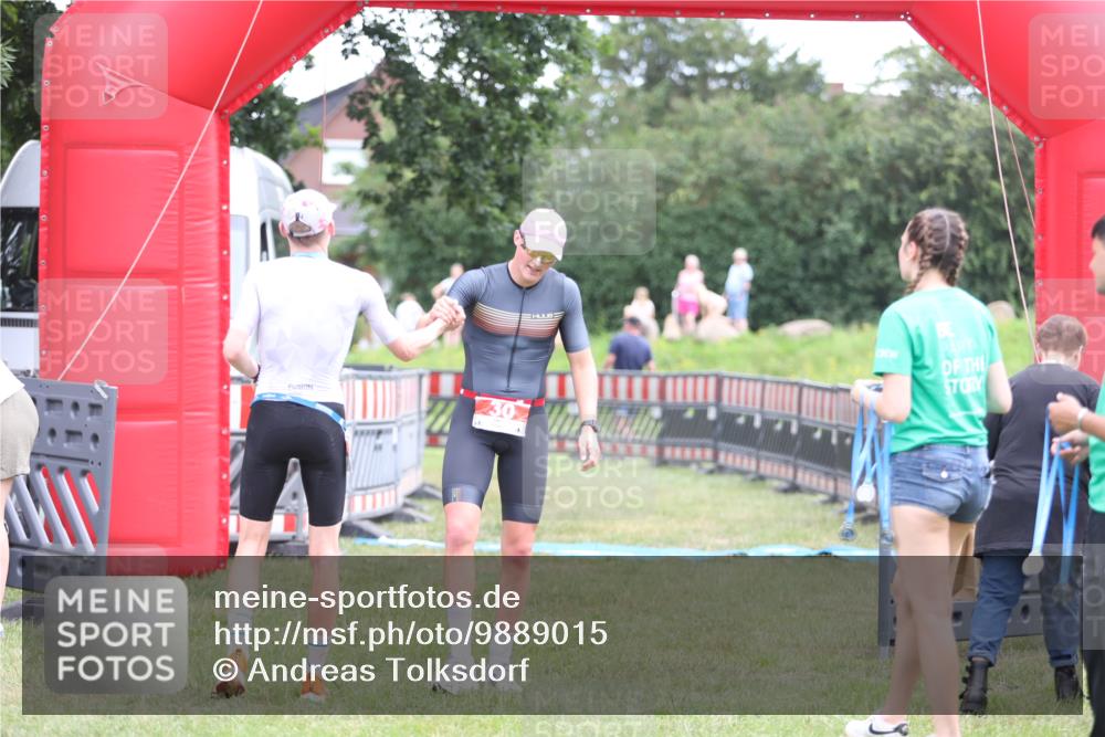 21.06.2026 - 29. Vierlanden-Triathlon Andreas Tolksdorf http://msf.ph/oto/9889015 21.06.2026 12:11:00 Ziel  meine-sportfotos.de