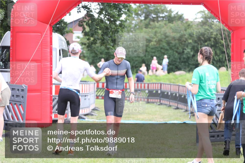21.06.2026 - 29. Vierlanden-Triathlon Andreas Tolksdorf http://msf.ph/oto/9889018 21.06.2026 12:11:00 Ziel  meine-sportfotos.de