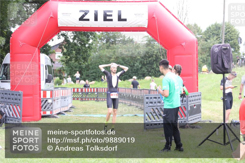21.06.2026 - 29. Vierlanden-Triathlon Andreas Tolksdorf http://msf.ph/oto/9889019 21.06.2026 12:12:27 Ziel  meine-sportfotos.de