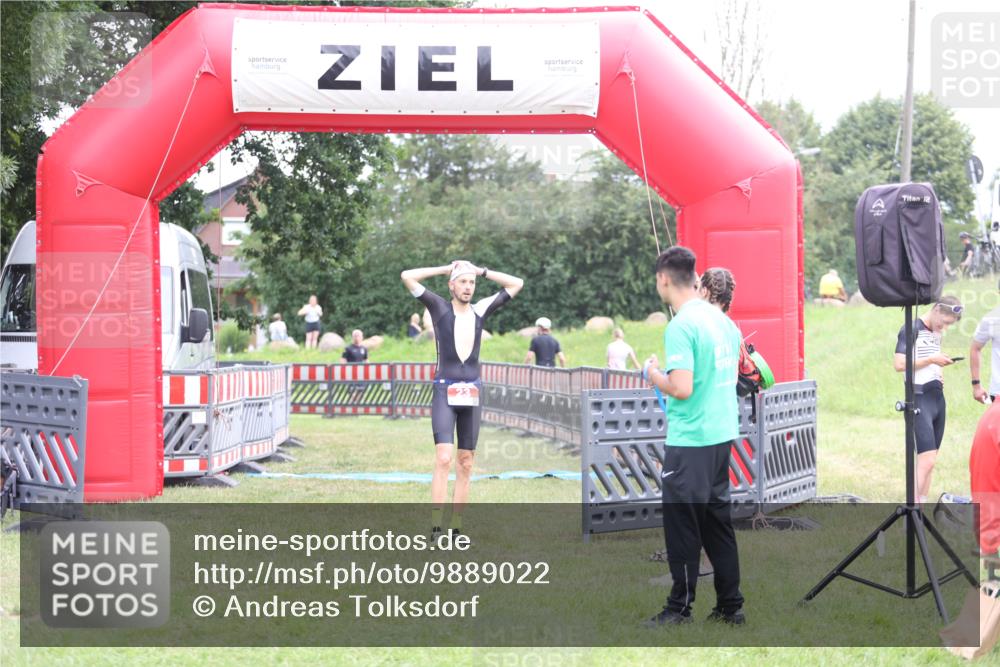 21.06.2026 - 29. Vierlanden-Triathlon Andreas Tolksdorf http://msf.ph/oto/9889022 21.06.2026 12:12:27 Ziel  meine-sportfotos.de