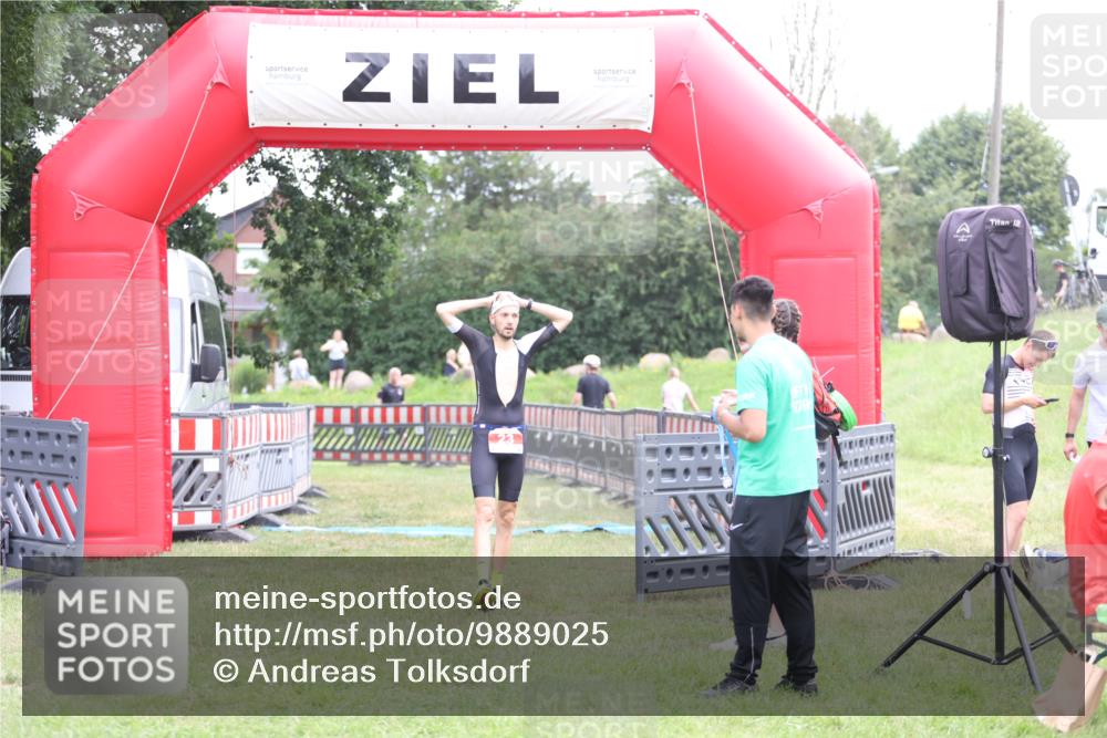 21.06.2026 - 29. Vierlanden-Triathlon Andreas Tolksdorf http://msf.ph/oto/9889025 21.06.2026 12:12:27 Ziel  meine-sportfotos.de