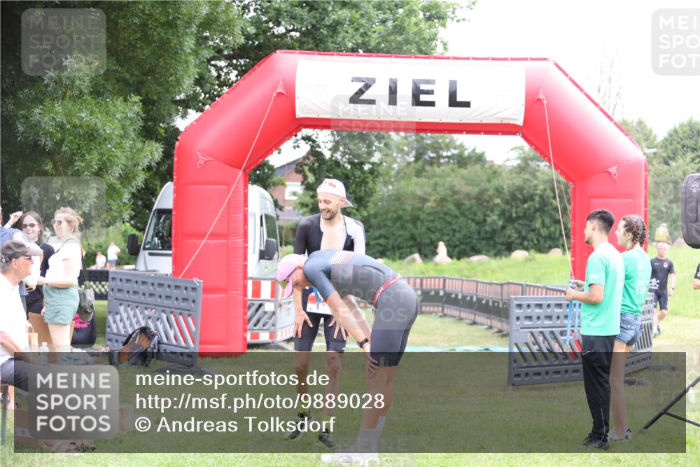 21.06.2026 - 29. Vierlanden-Triathlon Andreas Tolksdorf http://msf.ph/oto/9889028 21.06.2026 12:12:43 Ziel  meine-sportfotos.de