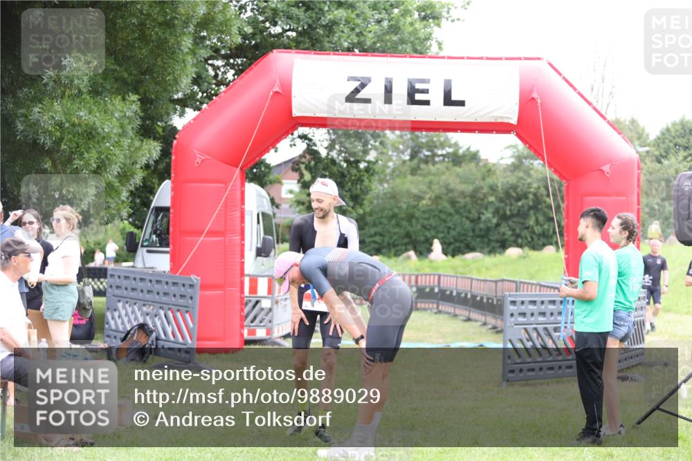 21.06.2026 - 29. Vierlanden-Triathlon Andreas Tolksdorf http://msf.ph/oto/9889029 21.06.2026 12:12:43 Ziel  meine-sportfotos.de