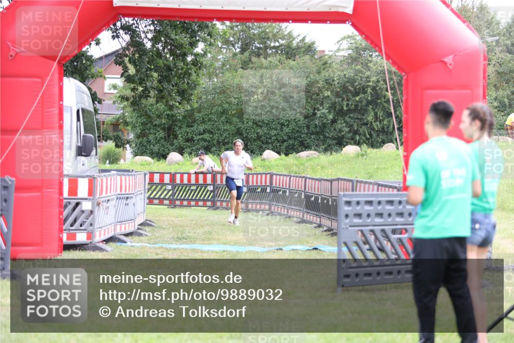 21.06.2026 - 29. Vierlanden-Triathlon Andreas Tolksdorf http://msf.ph/oto/9889032 21.06.2026 12:15:24 Ziel 822, 822 meine-sportfotos.de