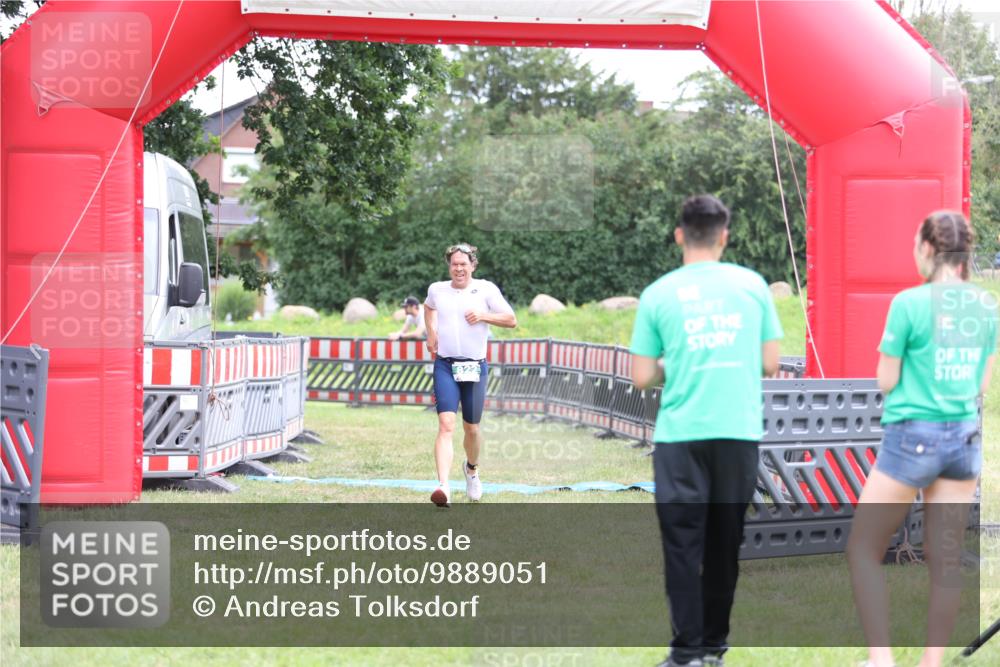 21.06.2026 - 29. Vierlanden-Triathlon Andreas Tolksdorf http://msf.ph/oto/9889051 21.06.2026 12:15:27 Ziel 822, 822 meine-sportfotos.de