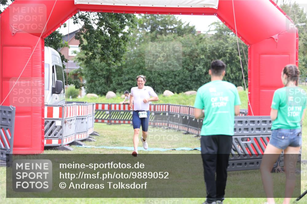 21.06.2026 - 29. Vierlanden-Triathlon Andreas Tolksdorf http://msf.ph/oto/9889052 21.06.2026 12:15:27 Ziel 822, 822 meine-sportfotos.de