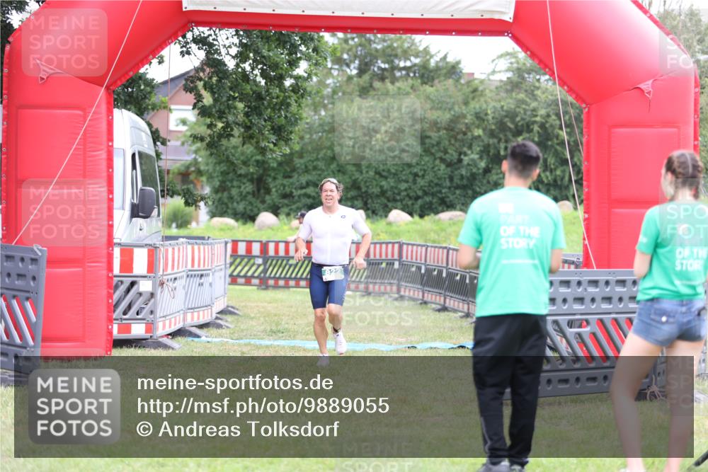 21.06.2026 - 29. Vierlanden-Triathlon Andreas Tolksdorf http://msf.ph/oto/9889055 21.06.2026 12:15:27 Ziel 822, 822 meine-sportfotos.de