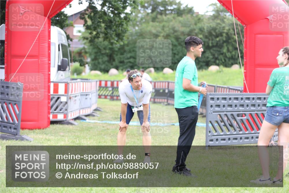 21.06.2026 - 29. Vierlanden-Triathlon Andreas Tolksdorf http://msf.ph/oto/9889057 21.06.2026 12:15:34 Ziel  meine-sportfotos.de