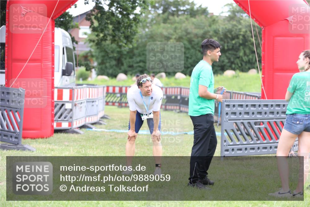 21.06.2026 - 29. Vierlanden-Triathlon Andreas Tolksdorf http://msf.ph/oto/9889059 21.06.2026 12:15:34 Ziel  meine-sportfotos.de