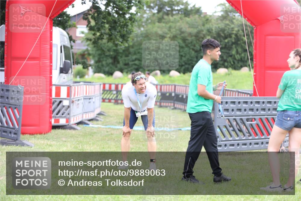 21.06.2026 - 29. Vierlanden-Triathlon Andreas Tolksdorf http://msf.ph/oto/9889063 21.06.2026 12:15:34 Ziel  meine-sportfotos.de