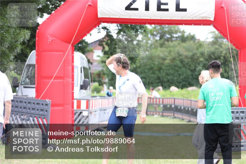 21.06.2026 - 29. Vierlanden-Triathlon Andreas Tolksdorf http://msf.ph/oto/9889064 21.06.2026 12:15:37 Ziel  meine-sportfotos.de