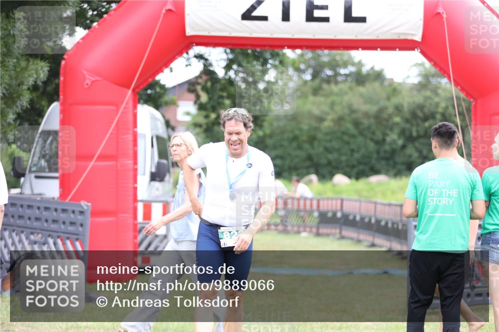 21.06.2026 - 29. Vierlanden-Triathlon Andreas Tolksdorf http://msf.ph/oto/9889066 21.06.2026 12:15:39 Ziel  meine-sportfotos.de