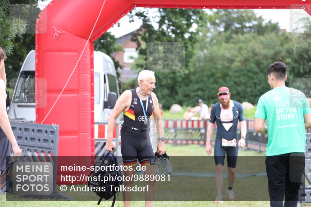 21.06.2026 - 29. Vierlanden-Triathlon Andreas Tolksdorf http://msf.ph/oto/9889081 21.06.2026 12:16:28 Ziel 111, 111 meine-sportfotos.de