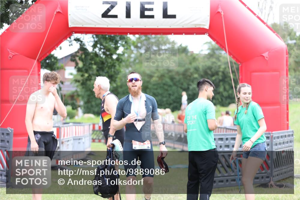 21.06.2026 - 29. Vierlanden-Triathlon Andreas Tolksdorf http://msf.ph/oto/9889086 21.06.2026 12:16:41 Ziel  meine-sportfotos.de