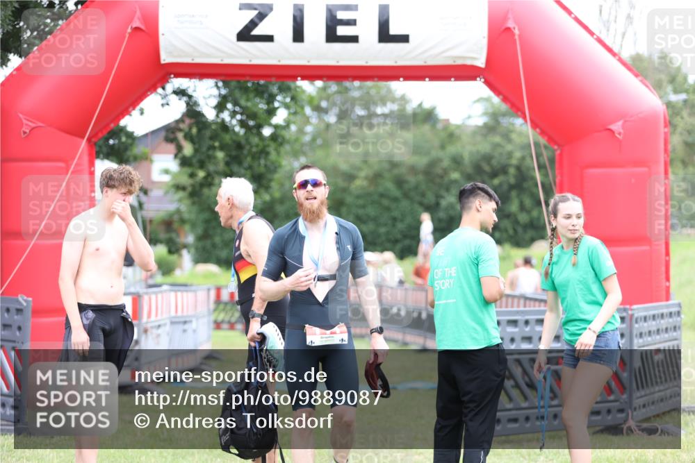21.06.2026 - 29. Vierlanden-Triathlon Andreas Tolksdorf http://msf.ph/oto/9889087 21.06.2026 12:16:41 Ziel  meine-sportfotos.de