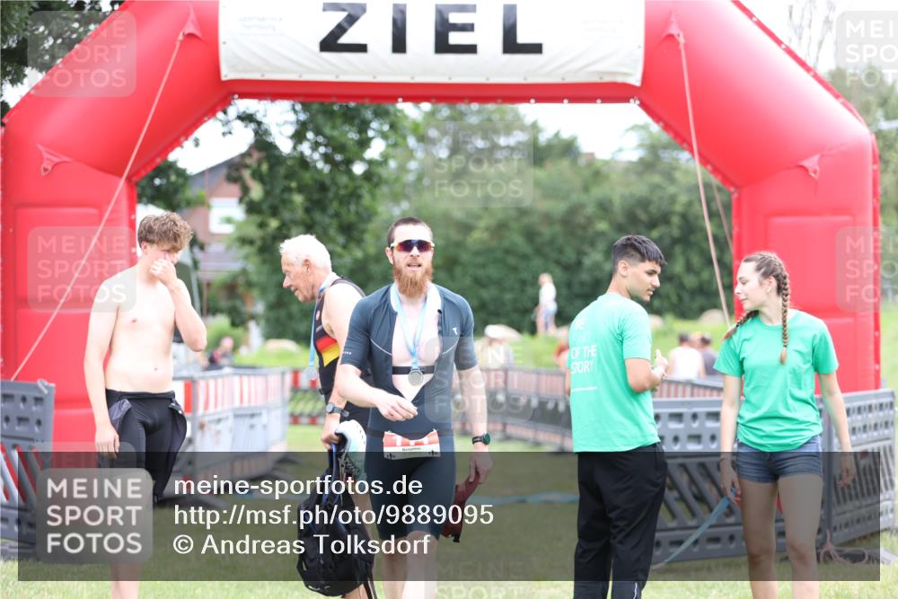21.06.2026 - 29. Vierlanden-Triathlon Andreas Tolksdorf http://msf.ph/oto/9889095 21.06.2026 12:16:42 Ziel  meine-sportfotos.de