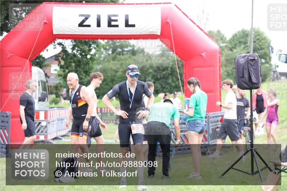 21.06.2026 - 29. Vierlanden-Triathlon Andreas Tolksdorf http://msf.ph/oto/9889098 21.06.2026 12:17:14 Ziel  meine-sportfotos.de