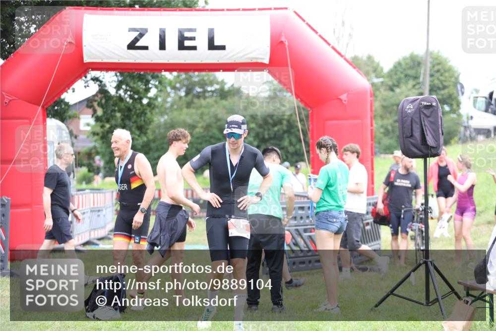 21.06.2026 - 29. Vierlanden-Triathlon Andreas Tolksdorf http://msf.ph/oto/9889104 21.06.2026 12:17:14 Ziel  meine-sportfotos.de
