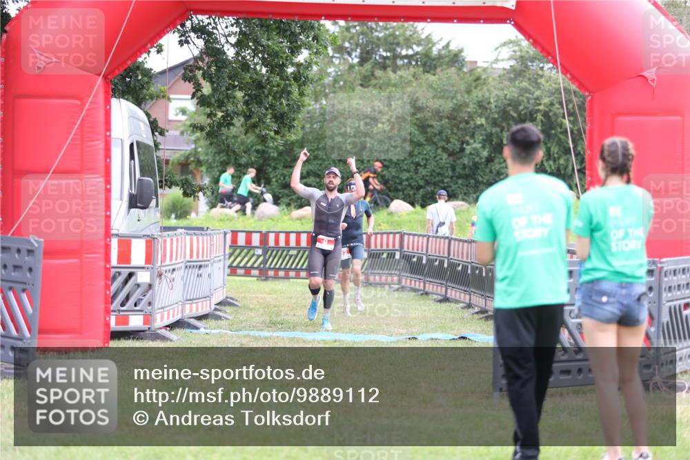 21.06.2026 - 29. Vierlanden-Triathlon Andreas Tolksdorf http://msf.ph/oto/9889112 21.06.2026 12:19:33 Ziel 9, 132, 9, 132 meine-sportfotos.de