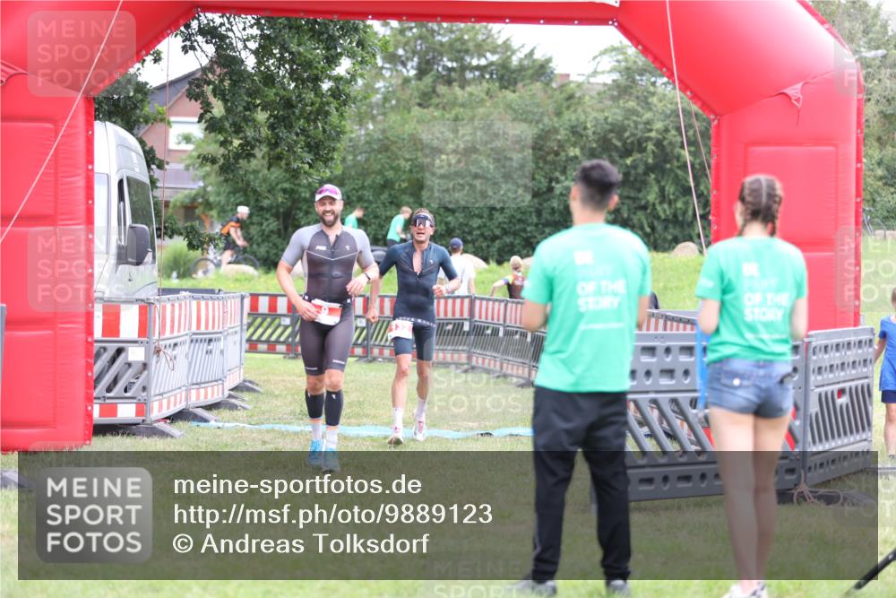 21.06.2026 - 29. Vierlanden-Triathlon Andreas Tolksdorf http://msf.ph/oto/9889123 21.06.2026 12:19:35 Ziel 9, 132, 9, 132 meine-sportfotos.de