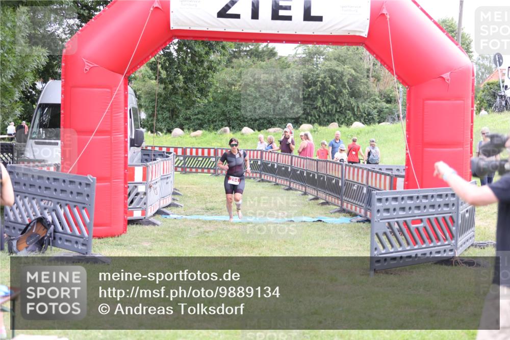 21.06.2026 - 29. Vierlanden-Triathlon Andreas Tolksdorf http://msf.ph/oto/9889134 21.06.2026 12:22:28 Ziel 294, 294 meine-sportfotos.de