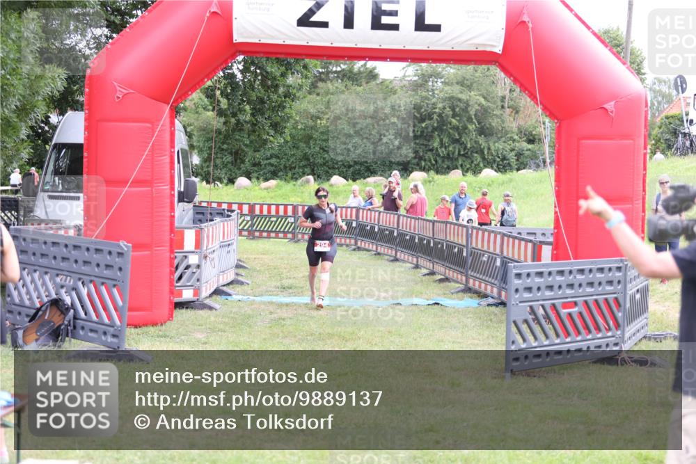 21.06.2026 - 29. Vierlanden-Triathlon Andreas Tolksdorf http://msf.ph/oto/9889137 21.06.2026 12:22:28 Ziel 294, 294 meine-sportfotos.de