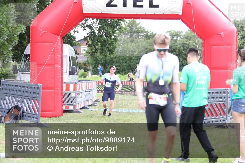 21.06.2026 - 29. Vierlanden-Triathlon Andreas Tolksdorf http://msf.ph/oto/9889174 21.06.2026 12:23:26 Ziel  meine-sportfotos.de