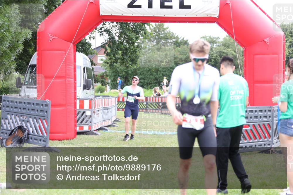 21.06.2026 - 29. Vierlanden-Triathlon Andreas Tolksdorf http://msf.ph/oto/9889176 21.06.2026 12:23:26 Ziel  meine-sportfotos.de