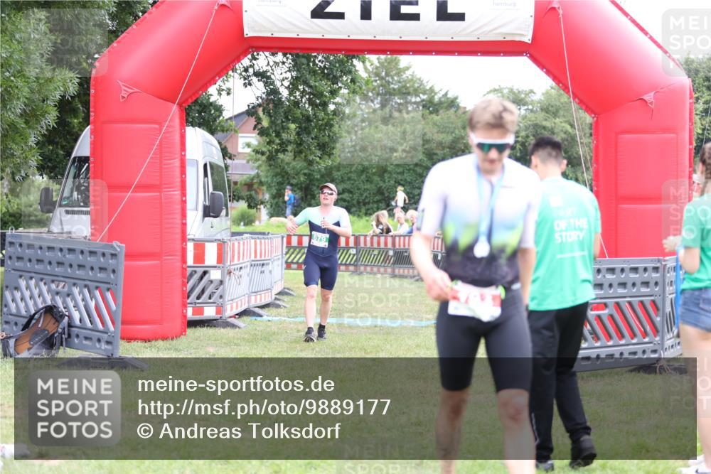 21.06.2026 - 29. Vierlanden-Triathlon Andreas Tolksdorf http://msf.ph/oto/9889177 21.06.2026 12:23:26 Ziel  meine-sportfotos.de