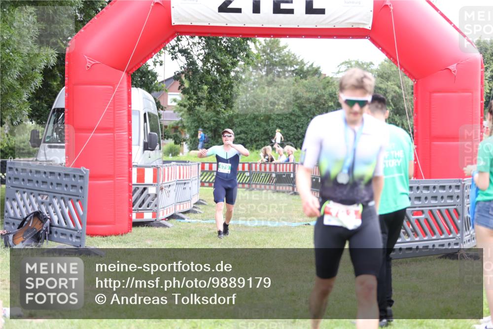 21.06.2026 - 29. Vierlanden-Triathlon Andreas Tolksdorf http://msf.ph/oto/9889179 21.06.2026 12:23:26 Ziel  meine-sportfotos.de