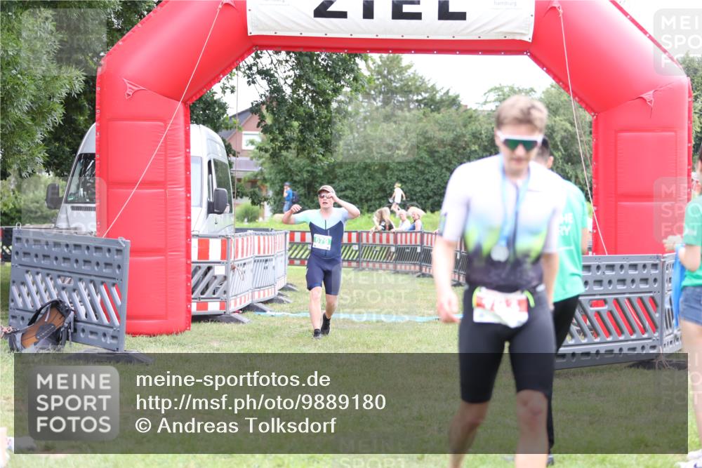 21.06.2026 - 29. Vierlanden-Triathlon Andreas Tolksdorf http://msf.ph/oto/9889180 21.06.2026 12:23:26 Ziel  meine-sportfotos.de