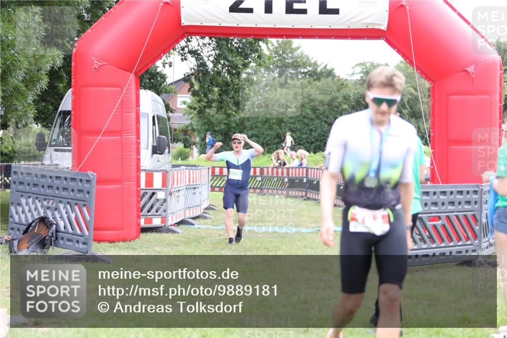 21.06.2026 - 29. Vierlanden-Triathlon Andreas Tolksdorf http://msf.ph/oto/9889181 21.06.2026 12:23:26 Ziel  meine-sportfotos.de