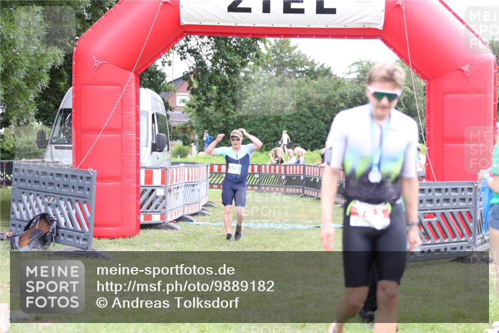 21.06.2026 - 29. Vierlanden-Triathlon Andreas Tolksdorf http://msf.ph/oto/9889182 21.06.2026 12:23:26 Ziel  meine-sportfotos.de