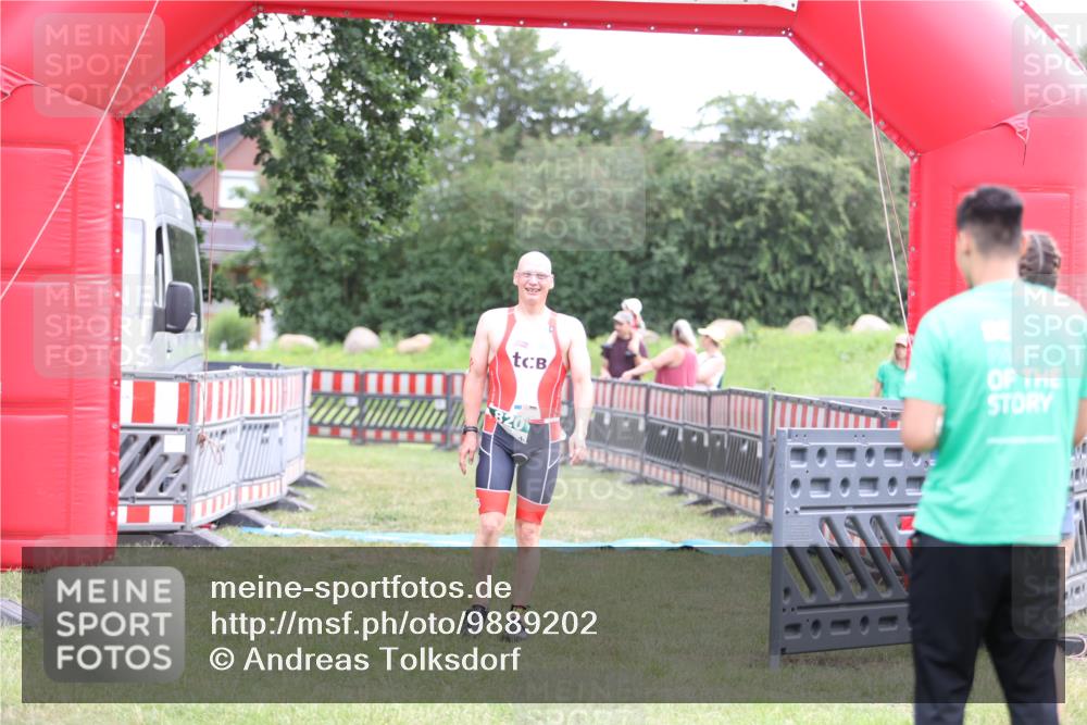 21.06.2026 - 29. Vierlanden-Triathlon Andreas Tolksdorf http://msf.ph/oto/9889202 21.06.2026 12:25:55 Ziel 820, 820 meine-sportfotos.de