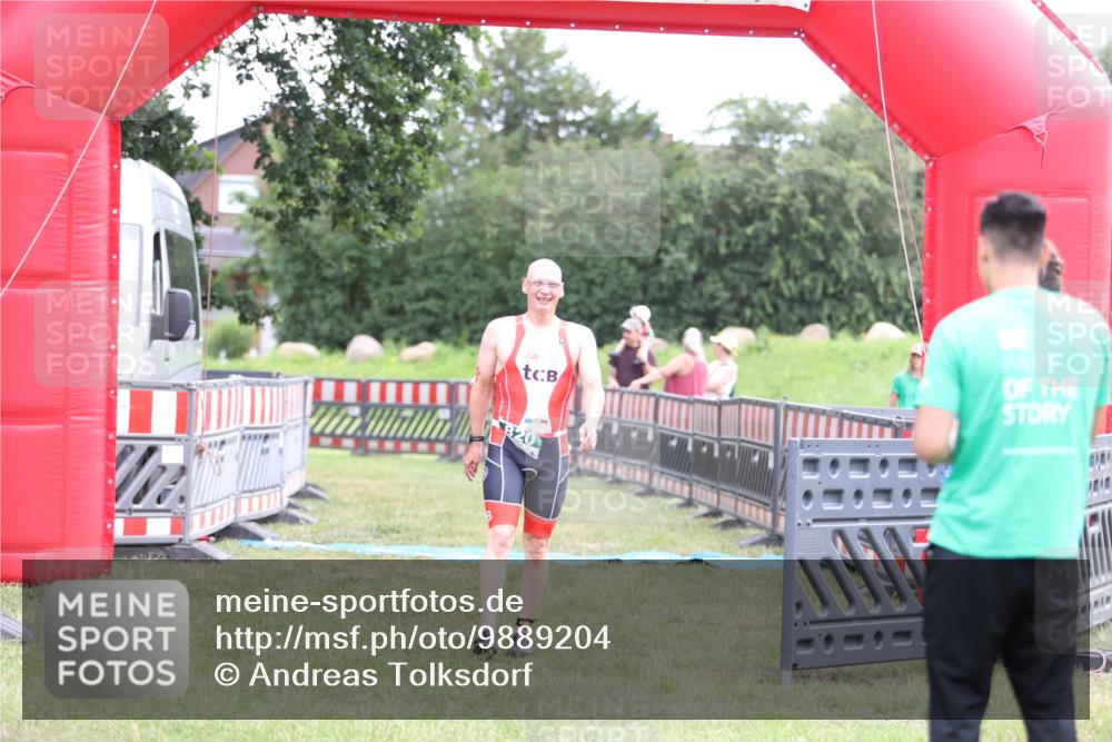 21.06.2026 - 29. Vierlanden-Triathlon Andreas Tolksdorf http://msf.ph/oto/9889204 21.06.2026 12:25:56 Ziel  meine-sportfotos.de
