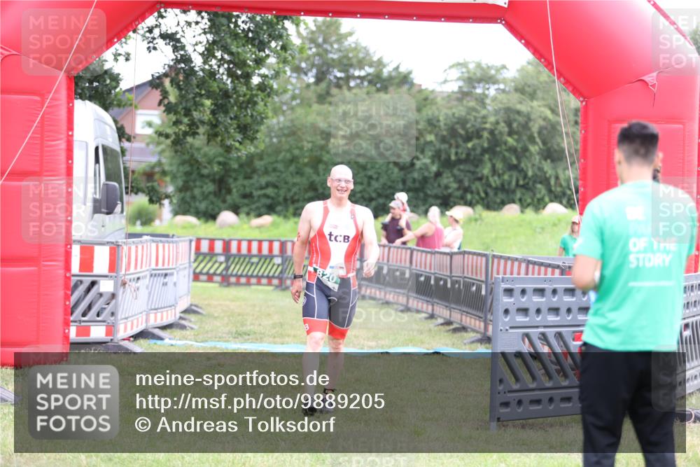 21.06.2026 - 29. Vierlanden-Triathlon Andreas Tolksdorf http://msf.ph/oto/9889205 21.06.2026 12:25:56 Ziel  meine-sportfotos.de