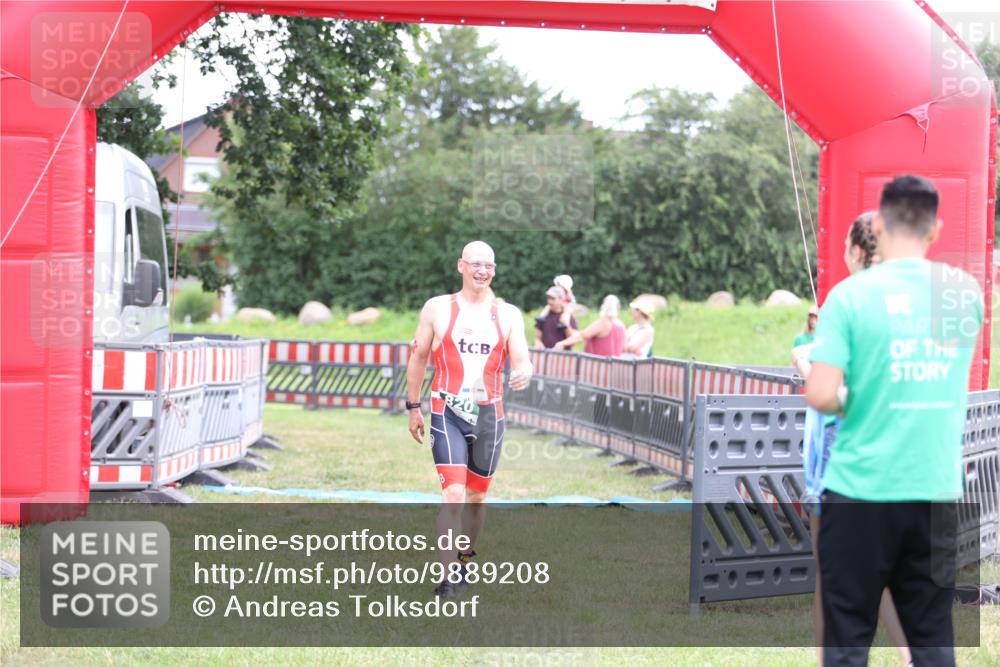 21.06.2026 - 29. Vierlanden-Triathlon Andreas Tolksdorf http://msf.ph/oto/9889208 21.06.2026 12:25:56 Ziel  meine-sportfotos.de