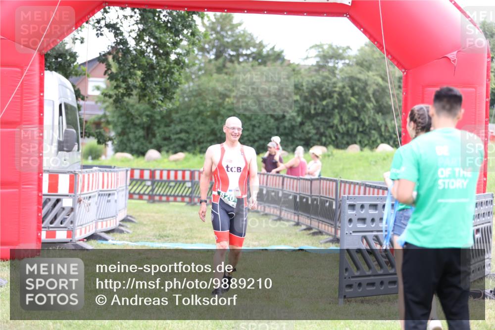 21.06.2026 - 29. Vierlanden-Triathlon Andreas Tolksdorf http://msf.ph/oto/9889210 21.06.2026 12:25:56 Ziel  meine-sportfotos.de