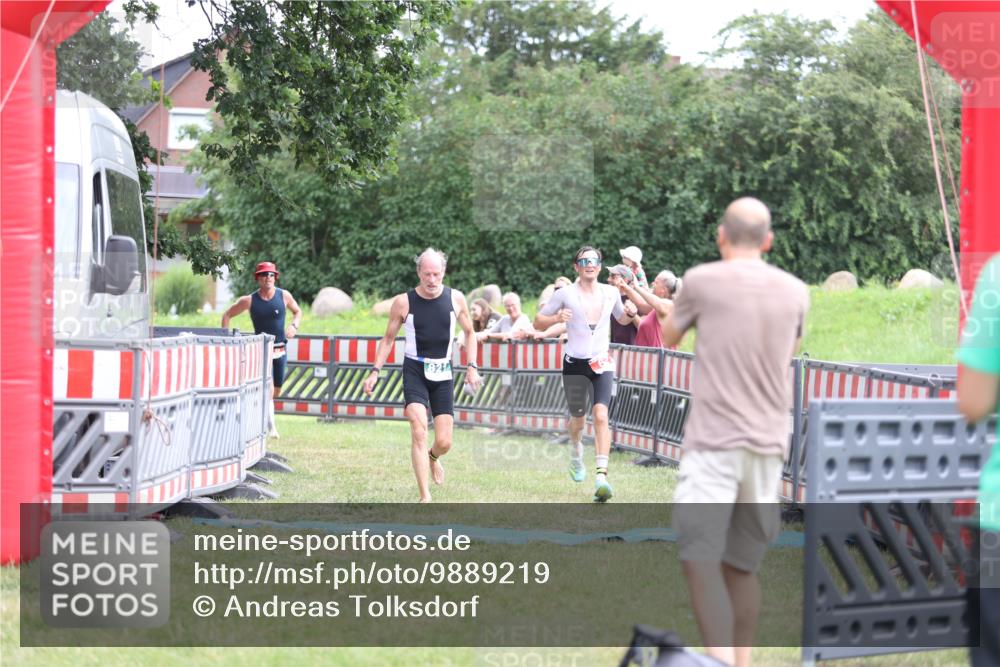 21.06.2026 - 29. Vierlanden-Triathlon Andreas Tolksdorf http://msf.ph/oto/9889219 21.06.2026 12:27:05 Ziel 62, 76, 821, 62, 76, 821 meine-sportfotos.de