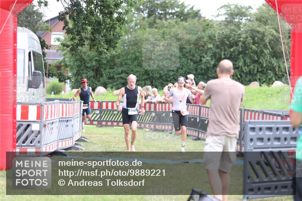 21.06.2026 - 29. Vierlanden-Triathlon Andreas Tolksdorf http://msf.ph/oto/9889221 21.06.2026 12:27:05 Ziel 62, 76, 821, 62, 76, 821 meine-sportfotos.de