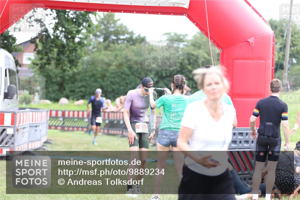 21.06.2026 - 29. Vierlanden-Triathlon Andreas Tolksdorf http://msf.ph/oto/9889234 21.06.2026 12:27:23 Ziel 184, 184 meine-sportfotos.de