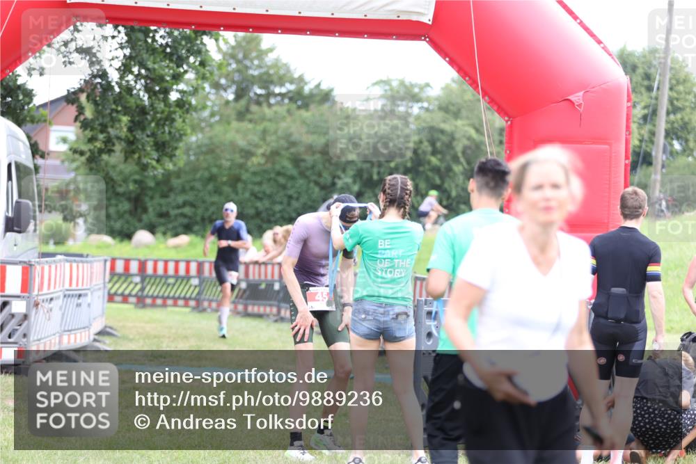 21.06.2026 - 29. Vierlanden-Triathlon Andreas Tolksdorf http://msf.ph/oto/9889236 21.06.2026 12:27:23 Ziel 184, 184 meine-sportfotos.de