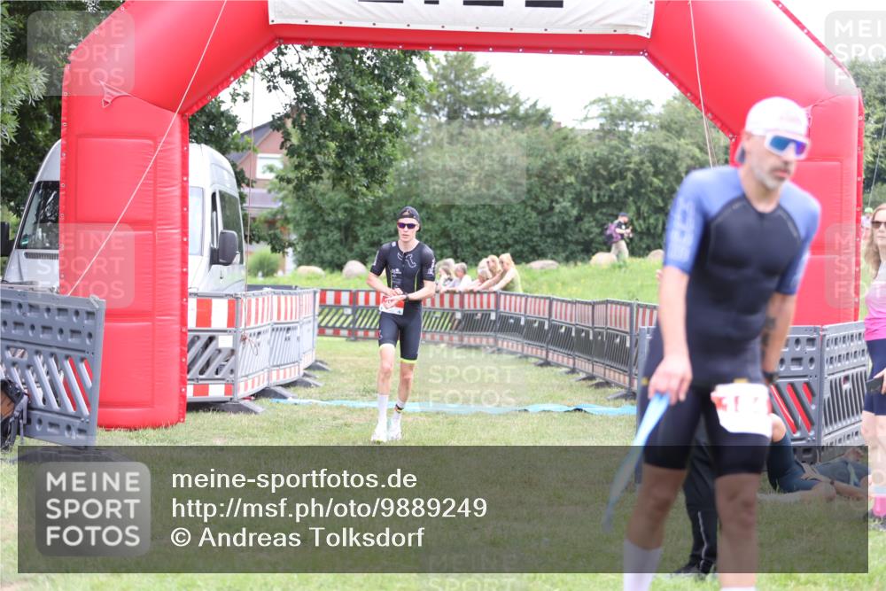 21.06.2026 - 29. Vierlanden-Triathlon Andreas Tolksdorf http://msf.ph/oto/9889249 21.06.2026 12:27:42 Ziel 61, 61 meine-sportfotos.de