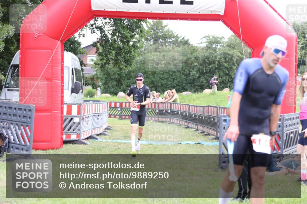 21.06.2026 - 29. Vierlanden-Triathlon Andreas Tolksdorf http://msf.ph/oto/9889250 21.06.2026 12:27:42 Ziel 61, 61 meine-sportfotos.de